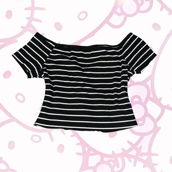 Off The Shoulder Striped Crop-Top 🖤〰️ - Picture 2 of 4